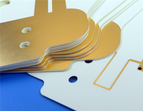 Che cosa rende il laminato ceramico TF300 PTFE ideale per microonde, radar e comunicazioni satellitari?